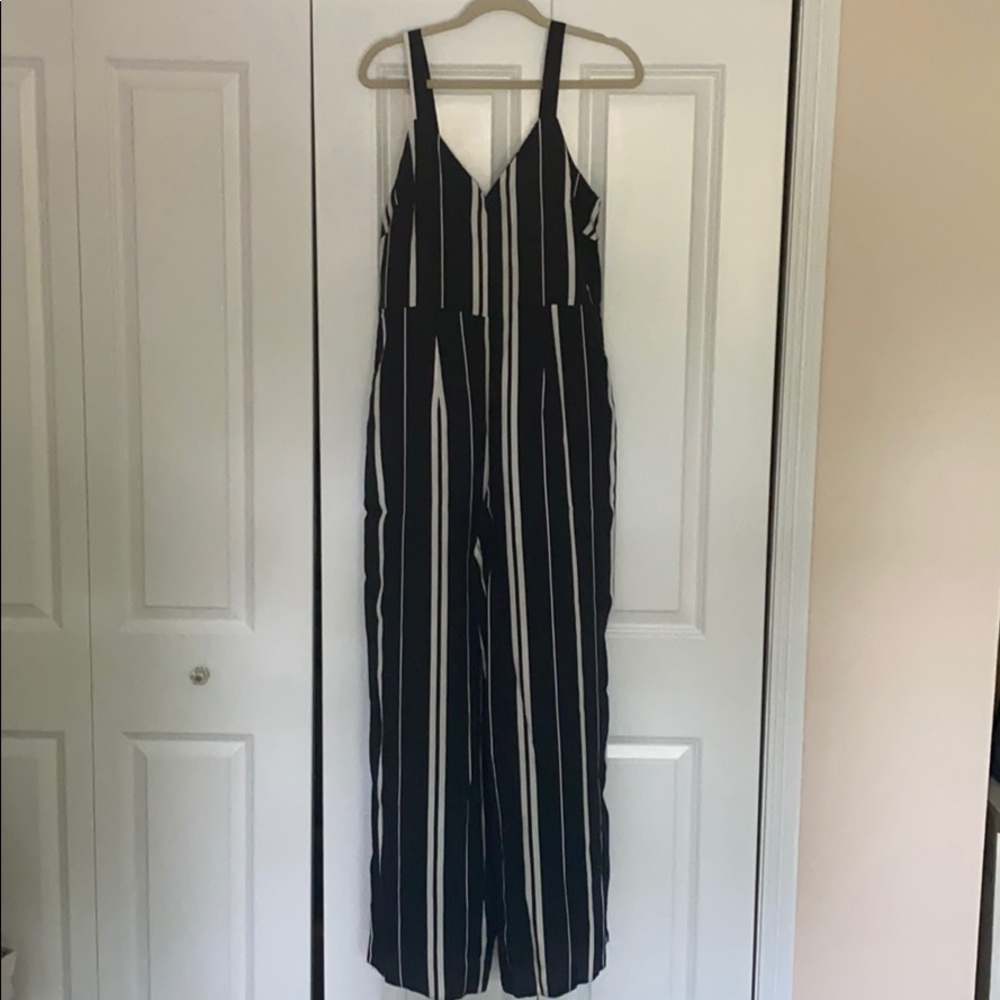 NAVY/WHITE STRIPE JUMP SUIT✨
